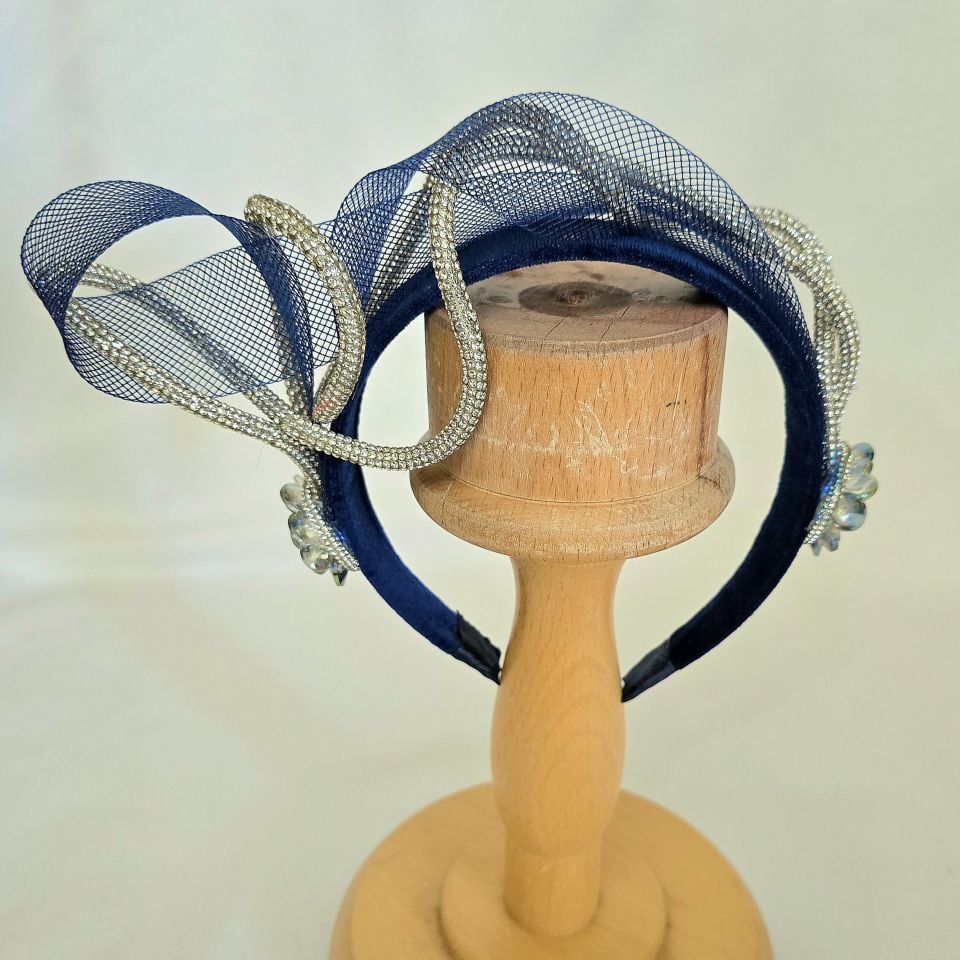 Amanda Lacivert Renk Kadife Taç