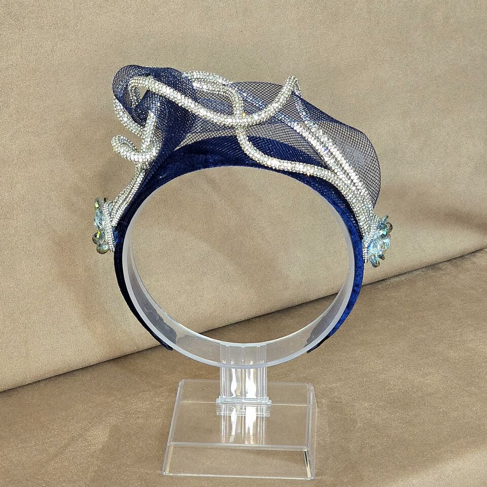 Amanda Lacivert Renk Kadife Taç