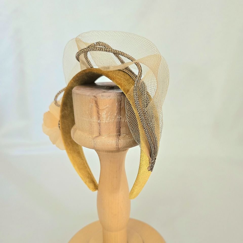 Amanda Sarı Renk Kadife  Taç