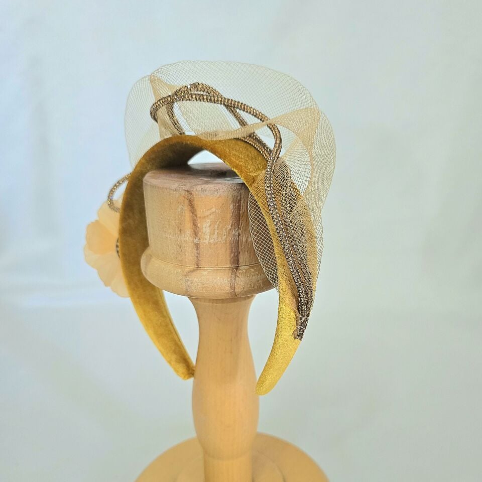 Amanda Sarı Renk Kadife  Taç