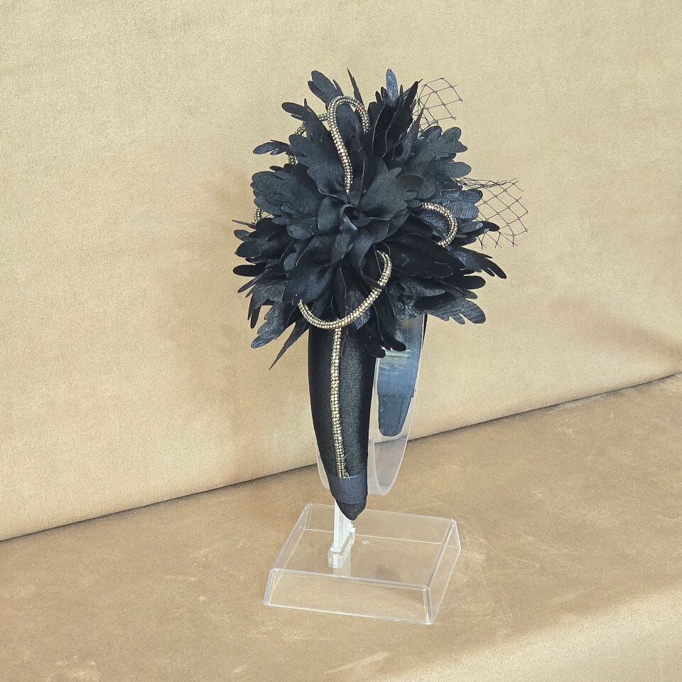 Amanda siyah Gümüş  Renk Saten  Taç