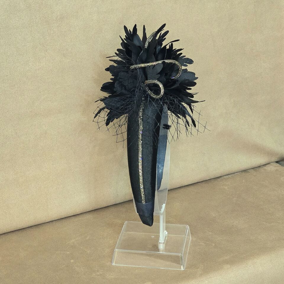 Amanda siyah Gümüş  Renk Saten  Taç