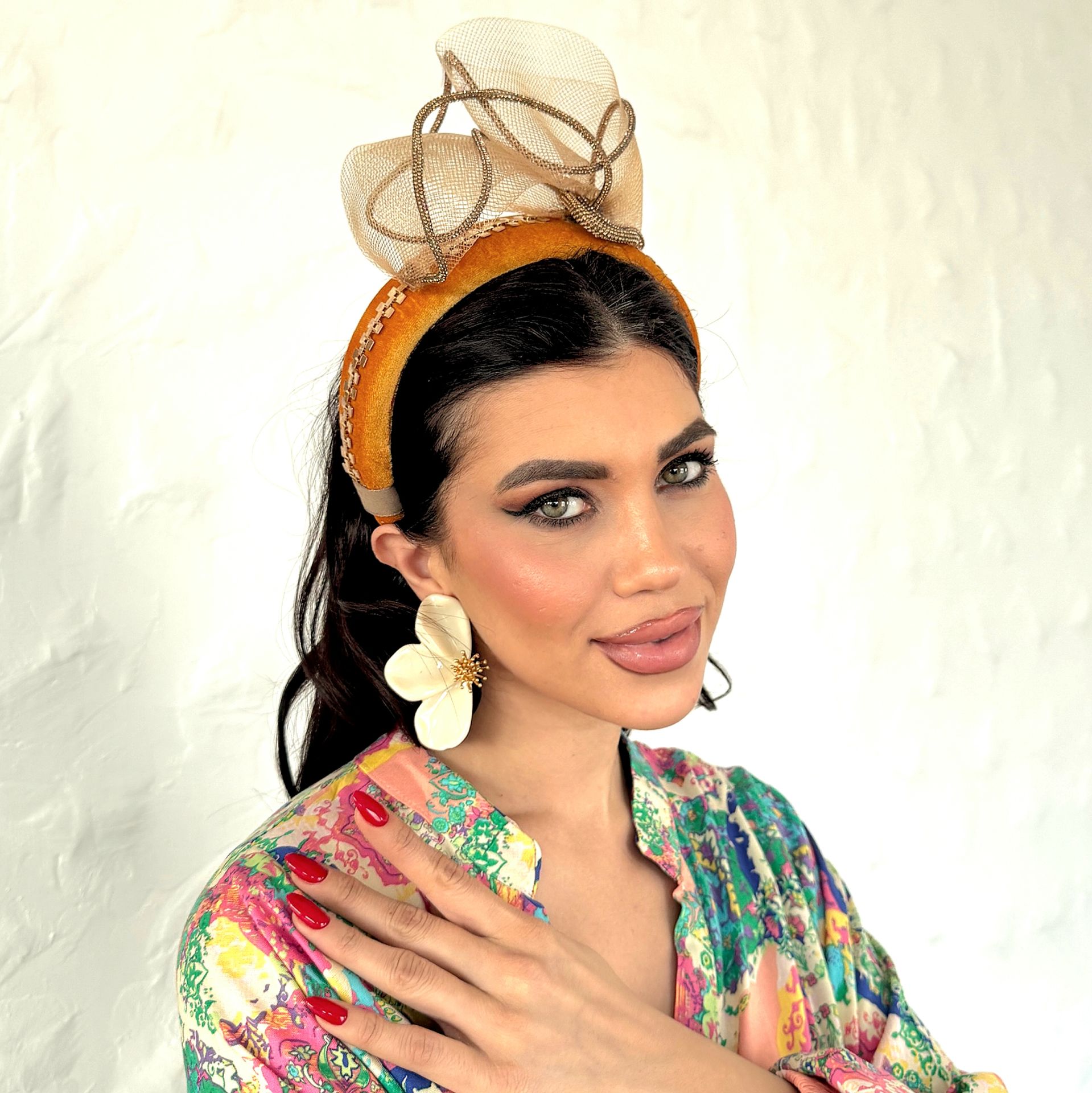 Amanda Hardal Sarı Renk Kadife Taç