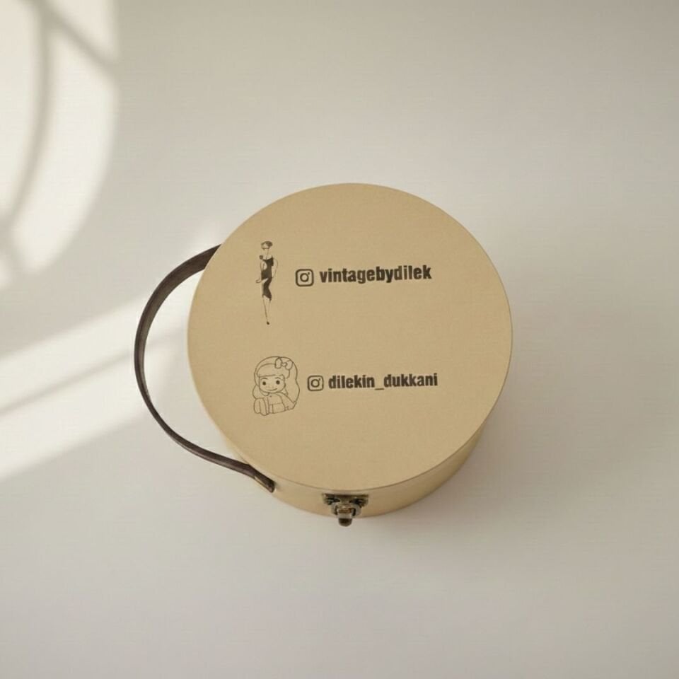 Esta Kırmızı Siyah Renk Vualet 30 cm Özel Şapka Kutulu